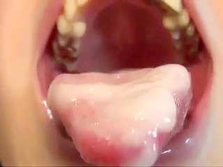 Stepfather's creamy load fills stepdaughter's mouth in Tokyo